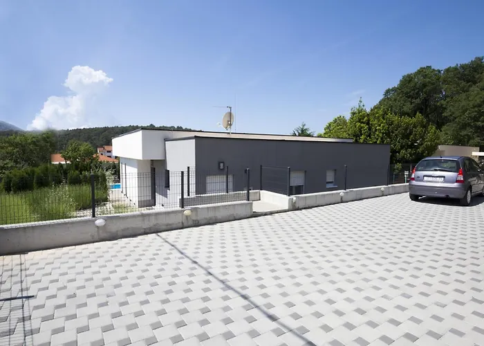 Holiday Home Eb With Heated Pool